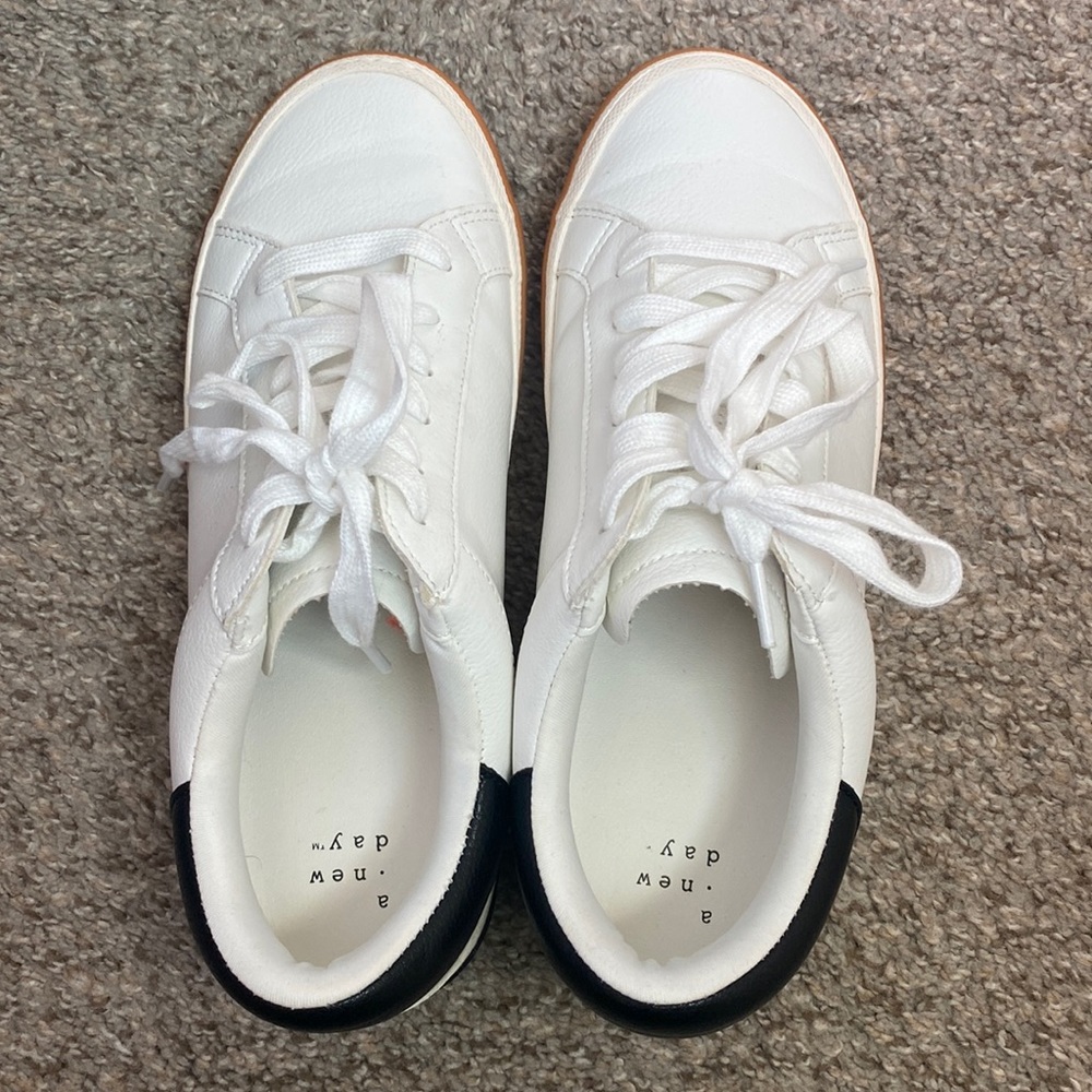 A New Day - Maddison Sneakers, size 8